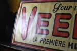 Détail de la brillance de l'affiche zinc Veedol.