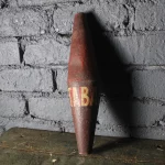 Carotte de tabac rouge, inscription "TABAC" peinte à la main.