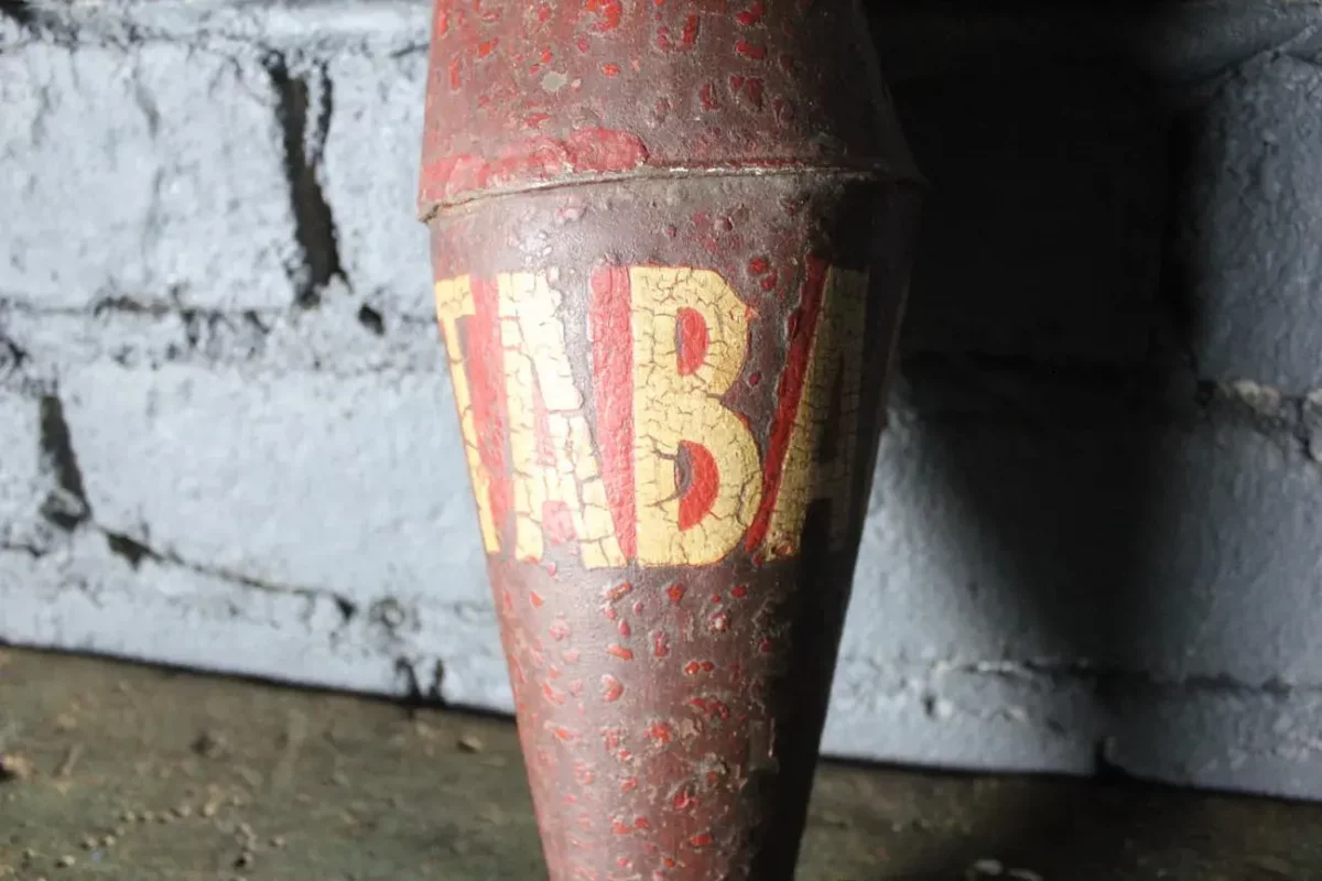 Vue d'ensemble de la carotte de tabac rouge vintage.