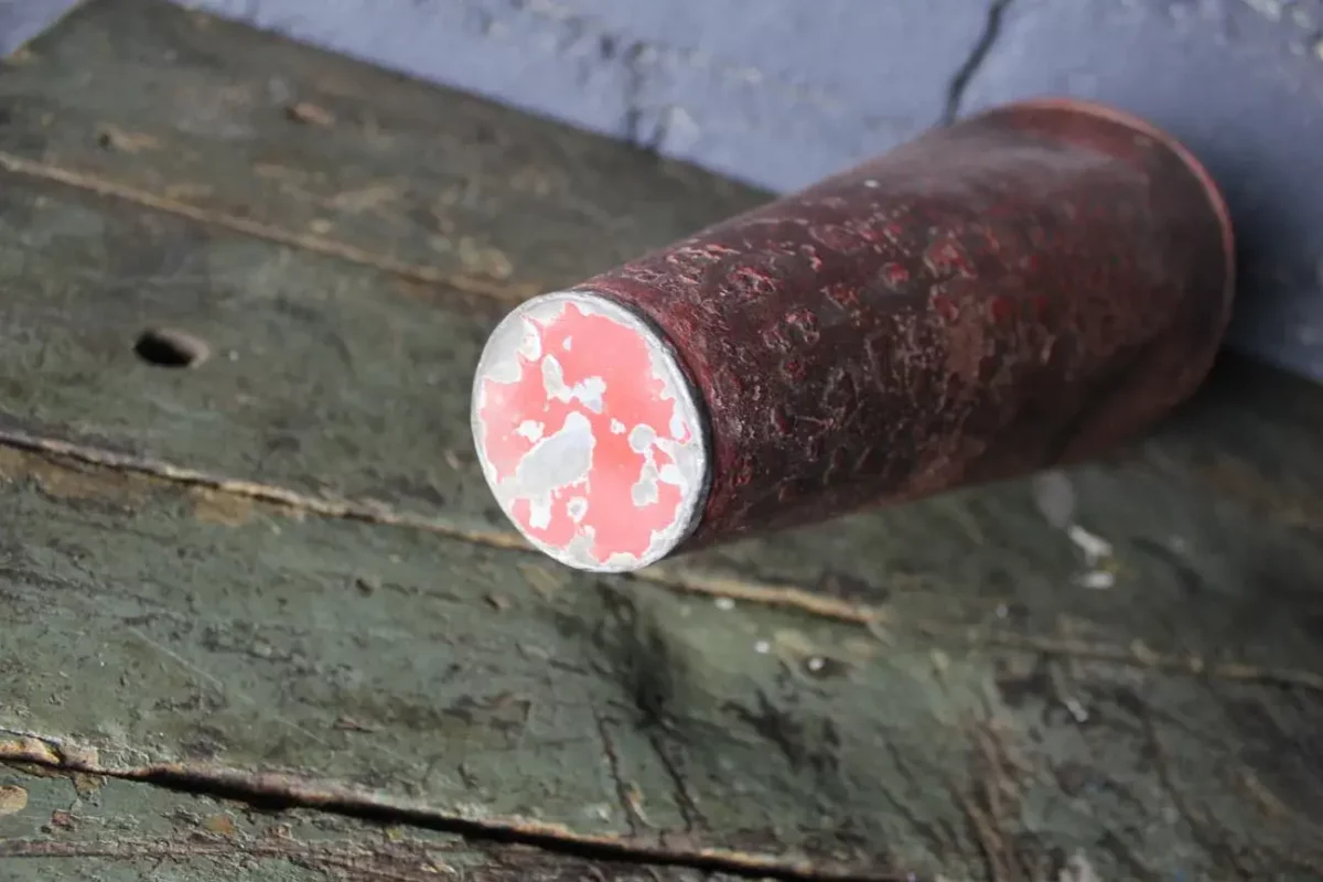 Détail du "jus" et de la peinture craquelée.