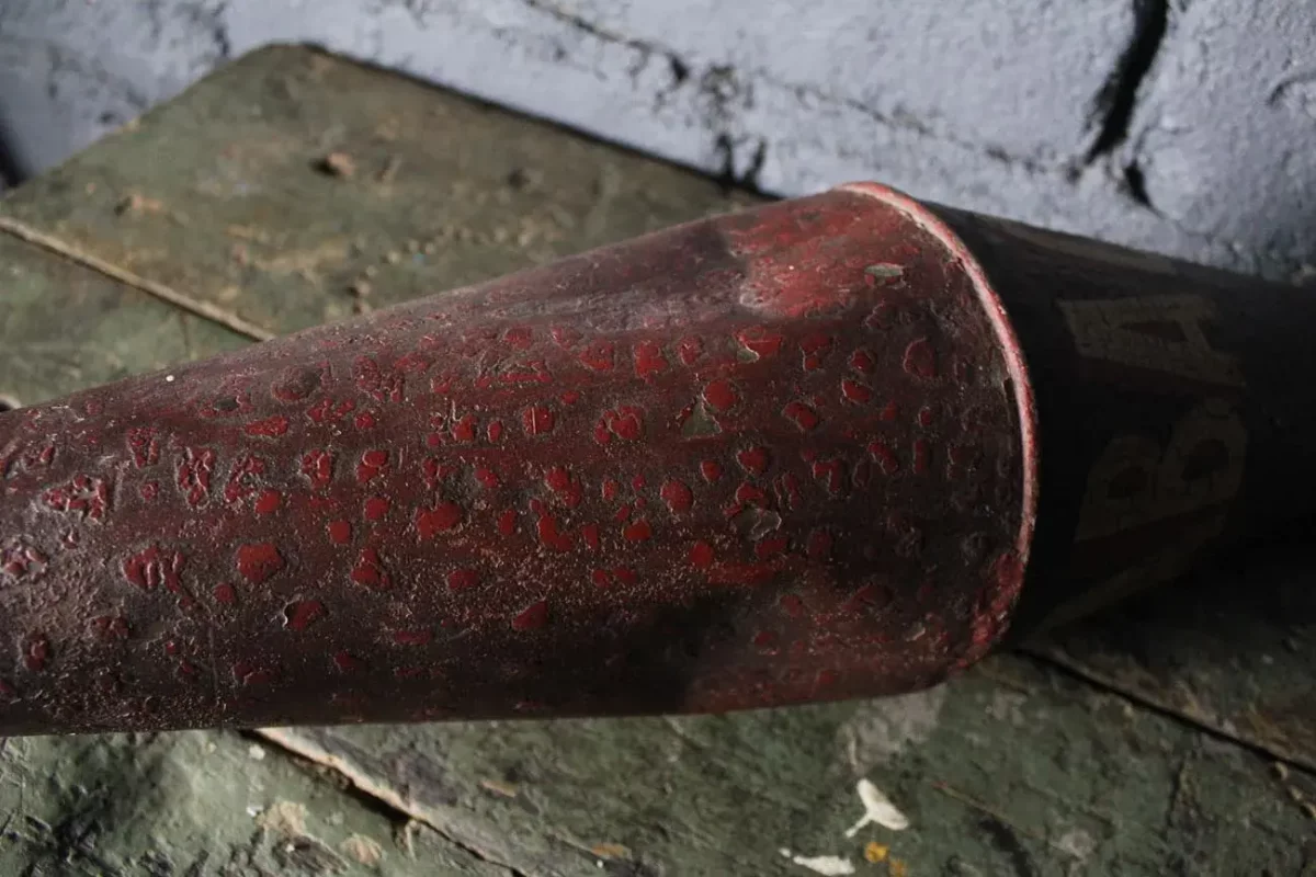 Carotte de tabac rouge, prête à être suspendue.