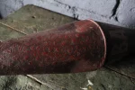 Carotte de tabac rouge, prête à être suspendue.