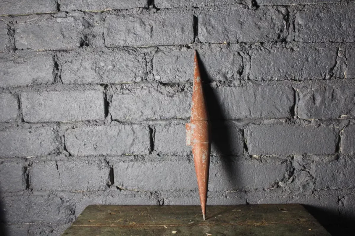 Carotte de tabac rouge, petite taille pointue.