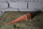 Extrémité pointue de la carotte de tabac rouge.