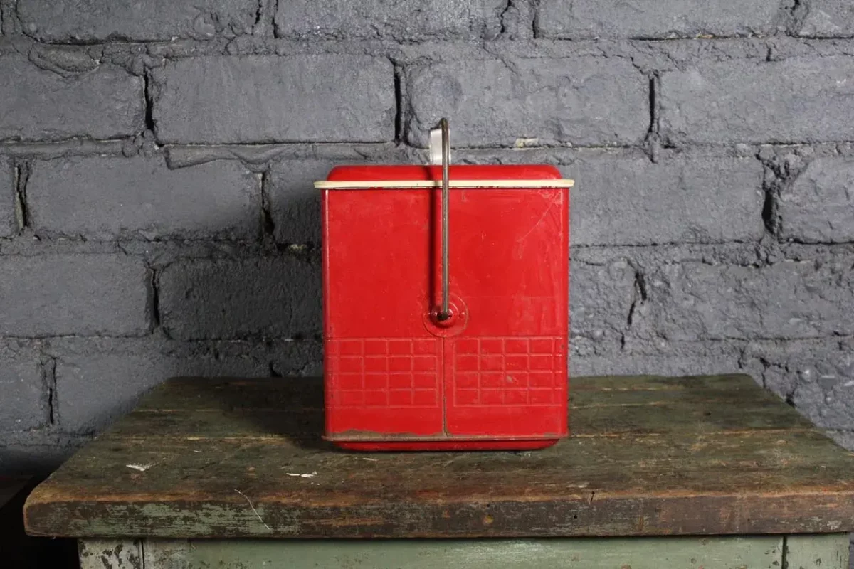 Glacière COLA COOLER, détail du couvercle.