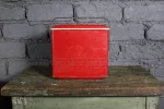 Glacière COLA COOLER avec panier intérieur amovible.