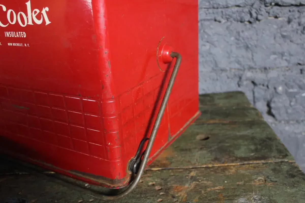 Glacière COLA COOLER, détail du couvercle.