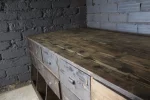 Meuble coutelier, détail des poignées.