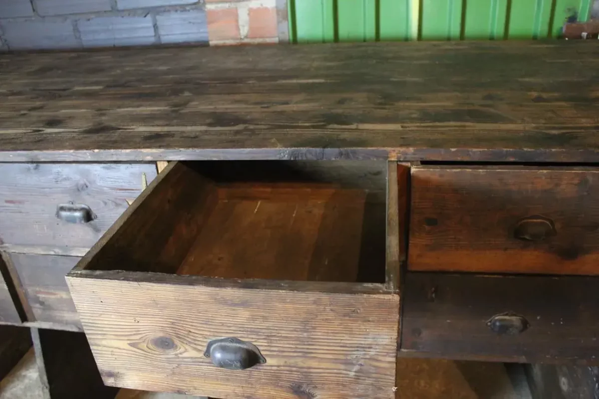 Intérieur des tiroirs, rangement.