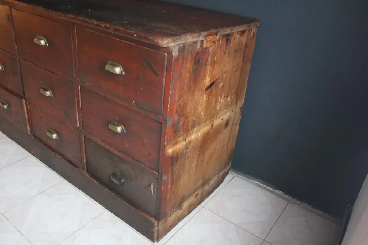 Meuble de métier, rangement atelier, pièce unique.