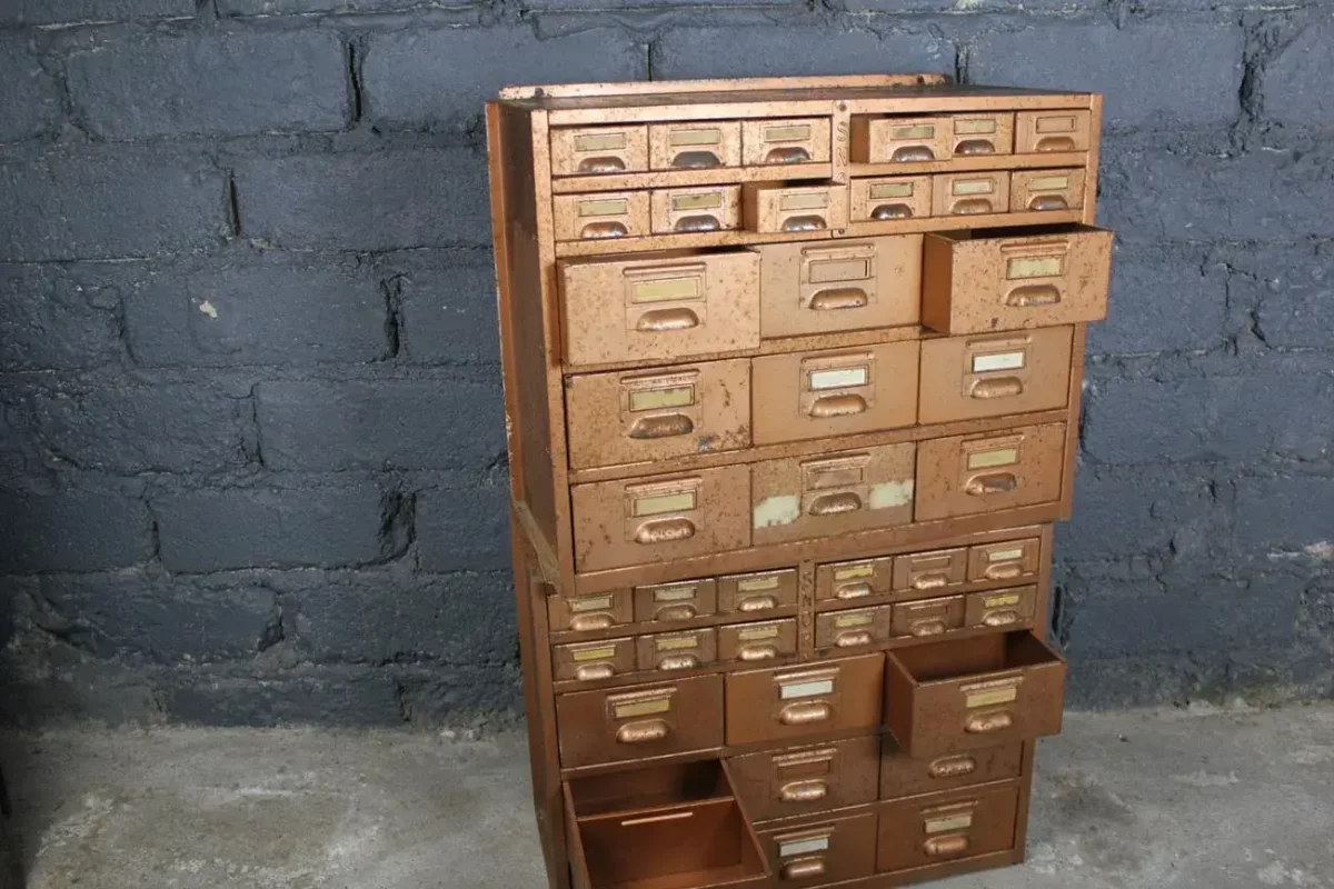 Meubles SNOR, style industriel vintage.