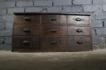 Meuble métier quincaillerie, 9 tiroirs, poignées coquille.