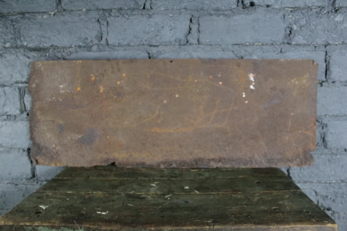 Plaque émaillée, détail de l'inscription 15F-20F.