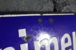 Bleu typique des années 20 sur la plaque émaillée "LAUGA".