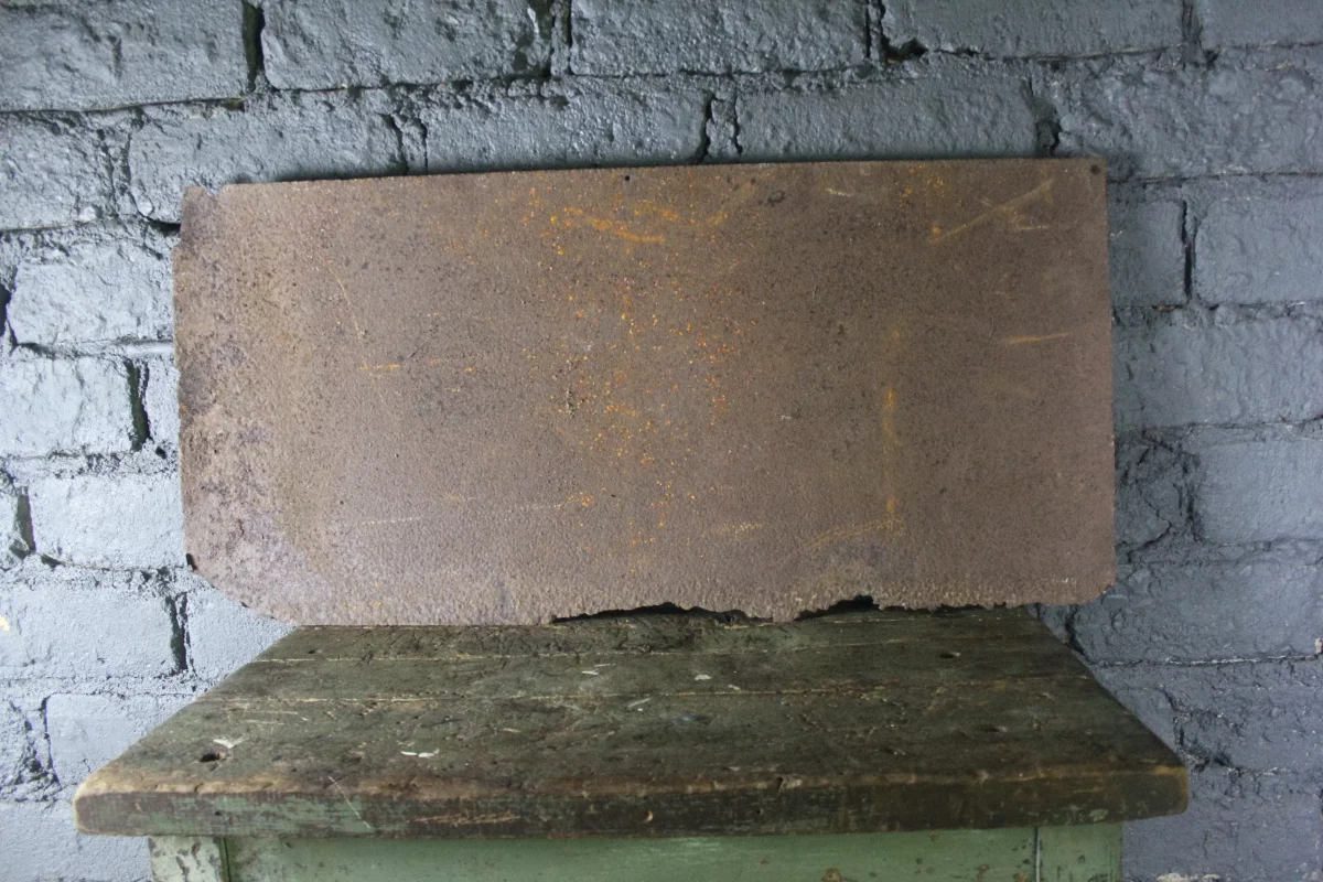 Plaque émaillée "LAUGA", vue rapprochée détail émail.