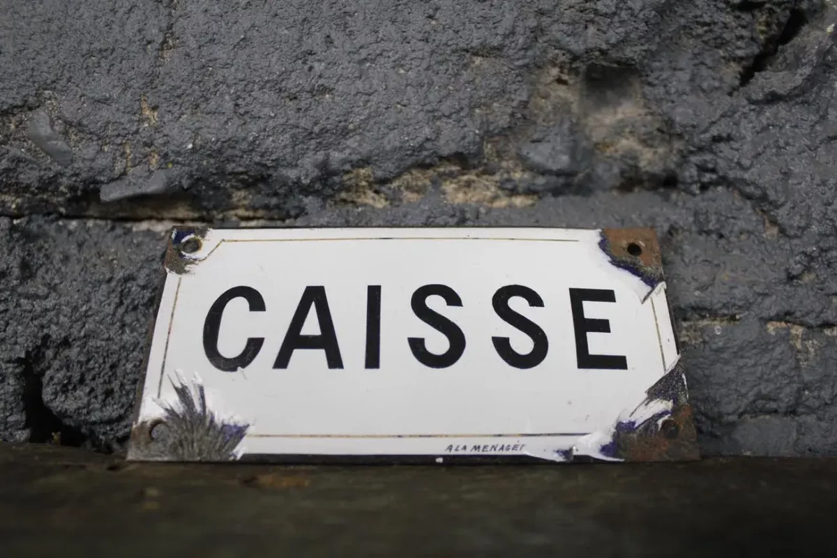 Vue d'ensemble de la plaque émaillée rectangulaire "CAISSE".