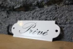 Détail de l'émail, plaque "Privé".