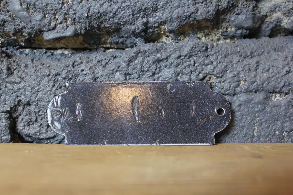 Plaque émaillée "Privé", style vintage.