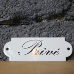 Plaque décorative émaillée "Privé".