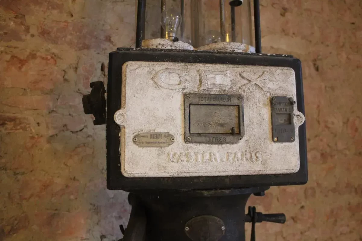 Détail du mécanisme et des compteurs de la pompe GEX.