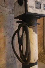Détail du pistolet et du tuyau de la pompe à essence GEX.