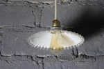 Suspension opaline dentelée, design années 30.
